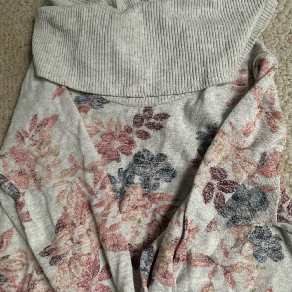 LAST CHANCE BEFORE DONATION!!
Cupio Cream and Pink Floral Cowl Neck Sweater